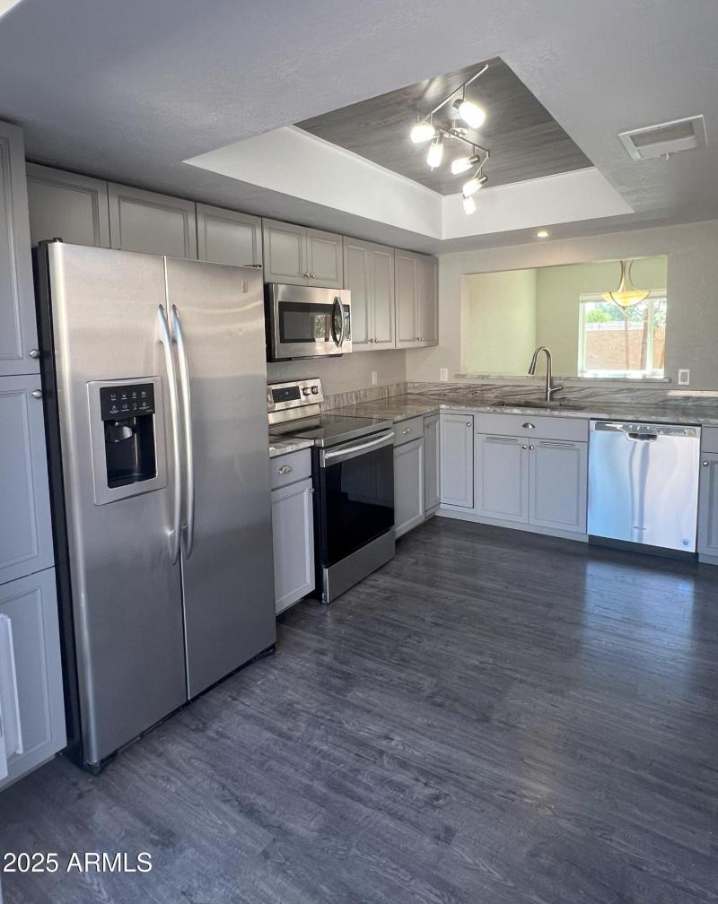 4011_Charter_Oak_kitchen_1