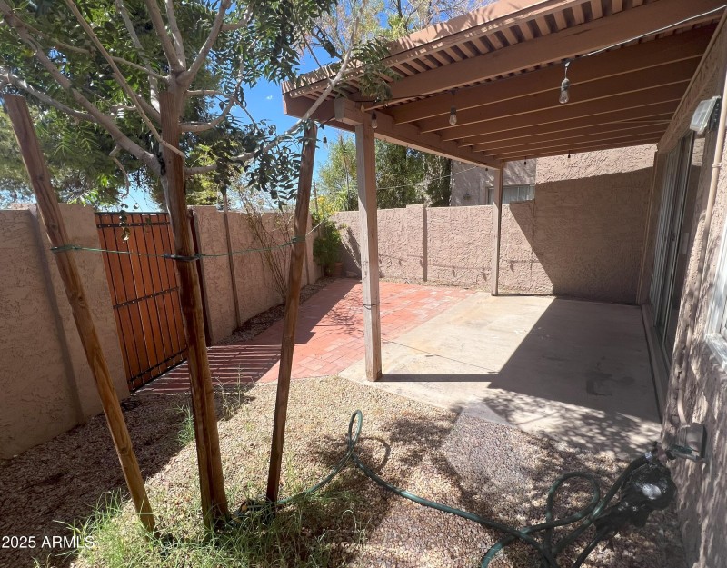 4011_Charter_Oak_backyard_1