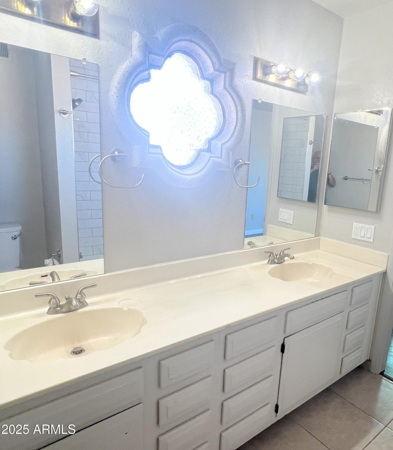 4011_Charter_Oak_mbath_1