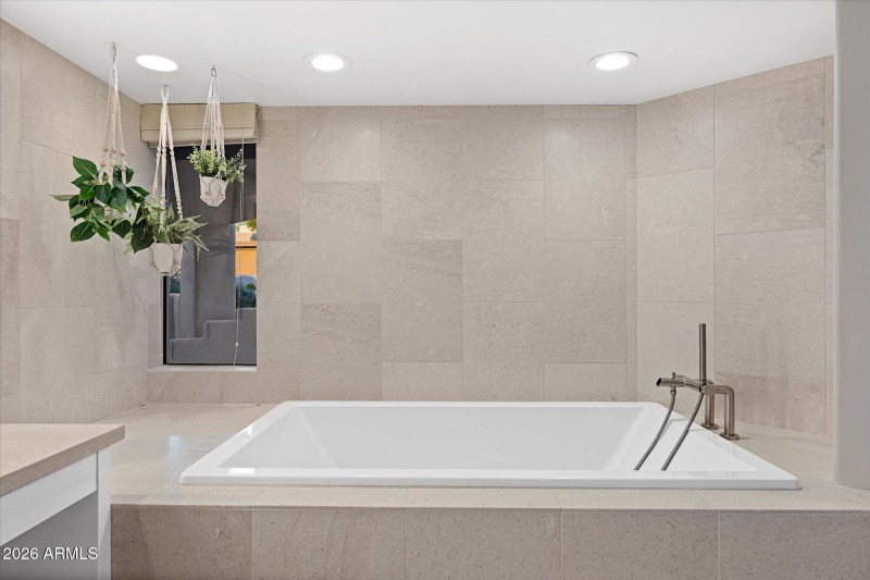 043-Primary Bathroom