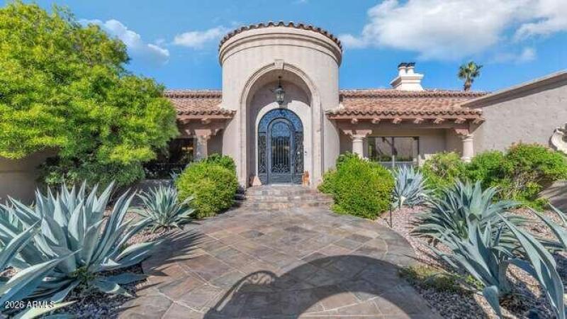 4214 E Claremont Ave-small-008-049-TOD22