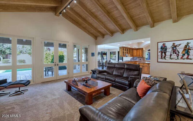 4214 E Claremont Ave-small-013-034-TOD22