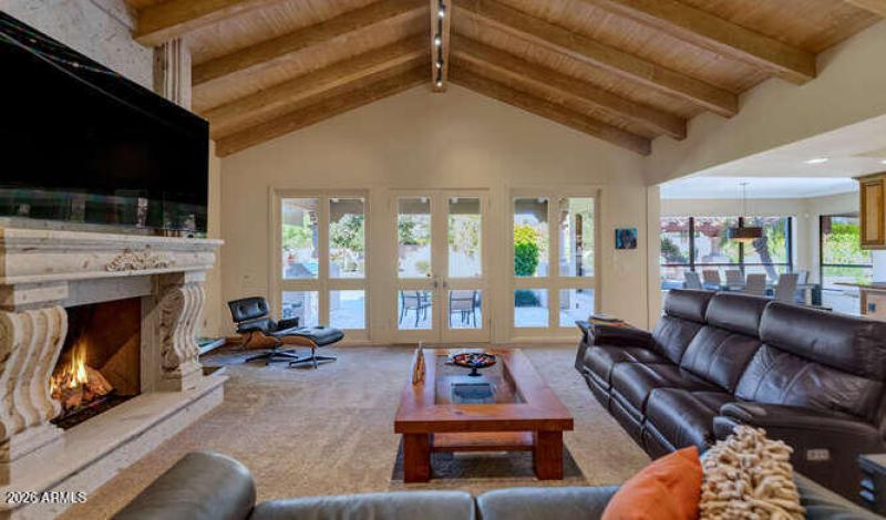 4214 E Claremont Ave-small-016-029-TOD22