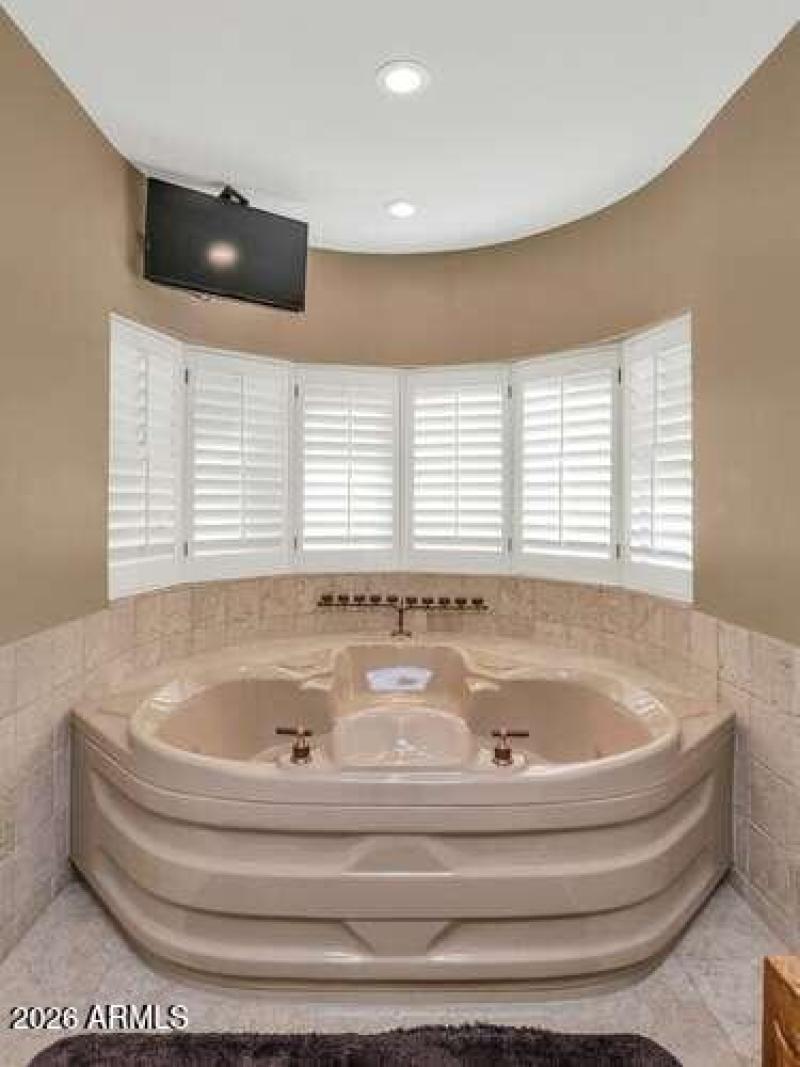 4214 E Claremont Ave-small-031-027-TOD22