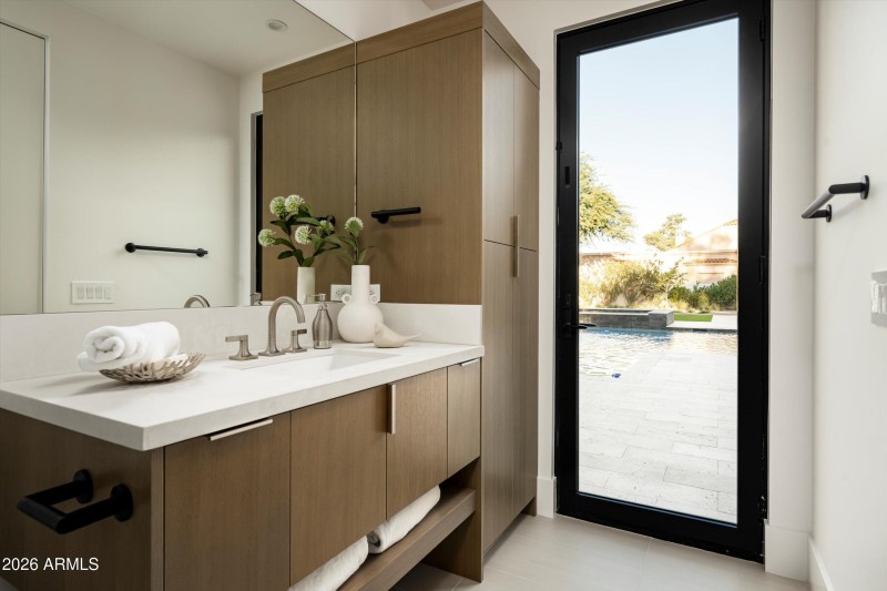 Bathroom 5 (Pool Bathroom)