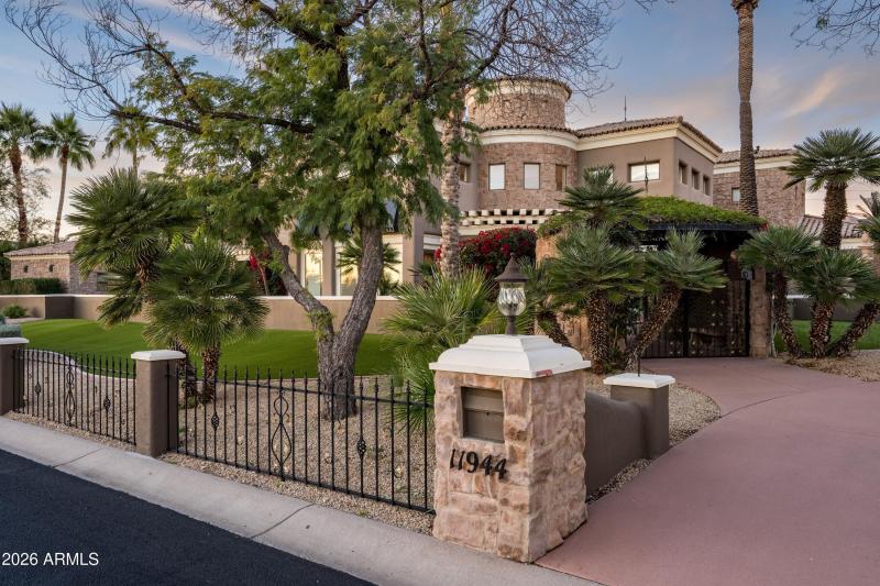 005_Curved Double Entrance Driveway