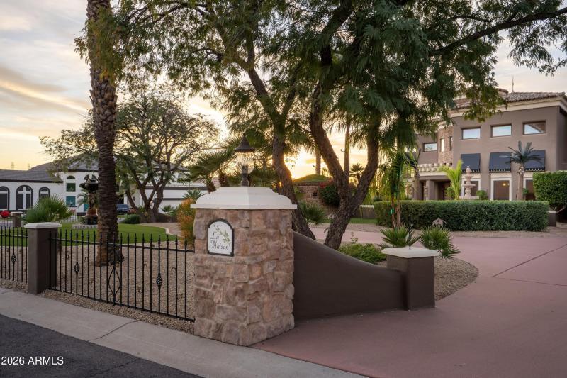 006_Welcome to La Maison