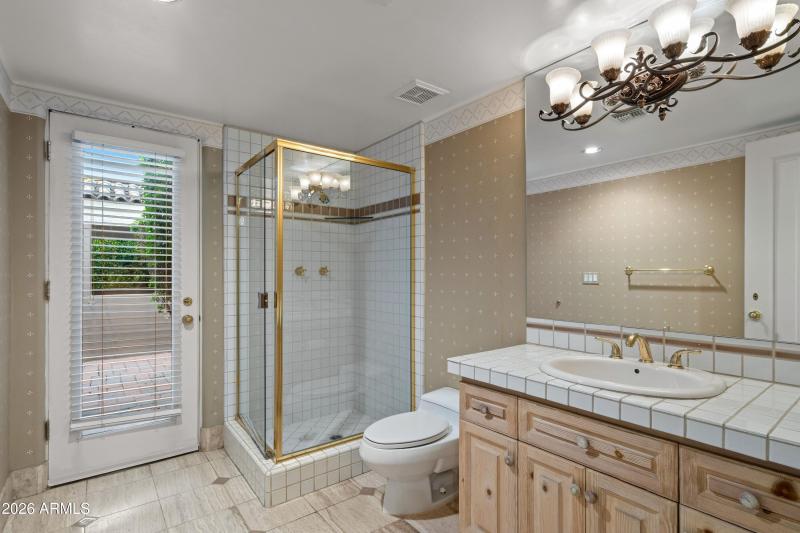 018_Downstairs Full Patio Bath