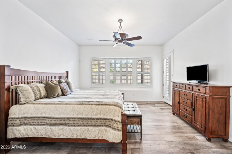 Owner suite with door to backyard