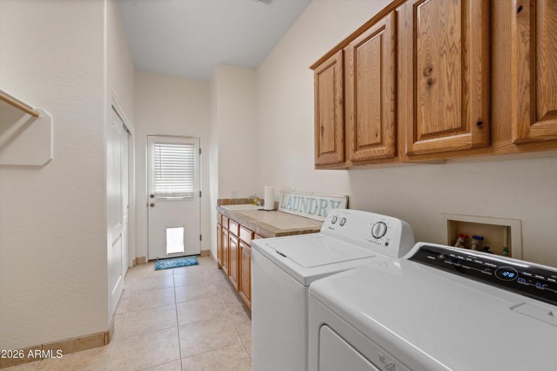 39-Large Laundry Room