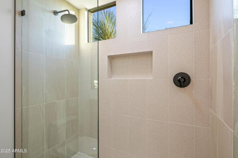 040_Guest Ensuite 1 Shower