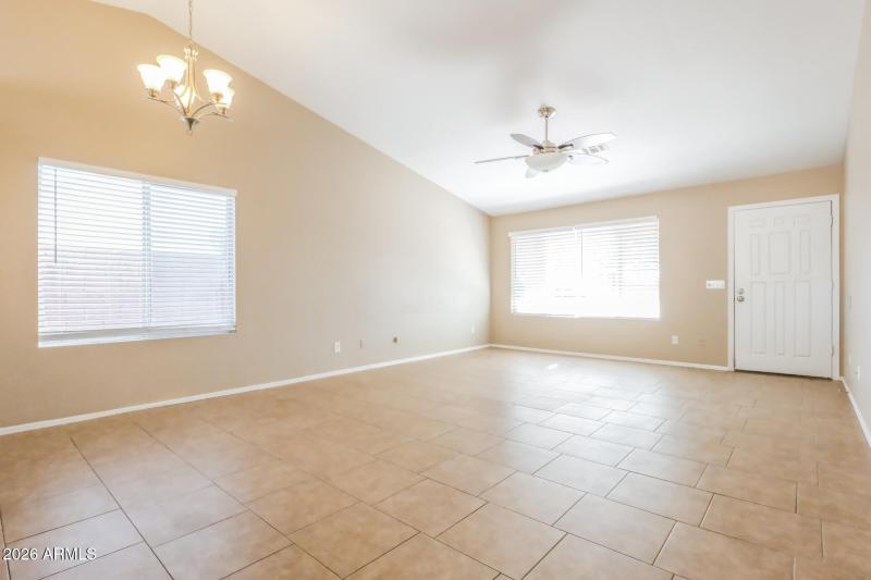 003-photo-living-room-15048059