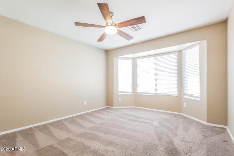 008-photo-main-bedroom-15048066