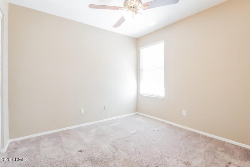 013-photo-bedroom-15048053