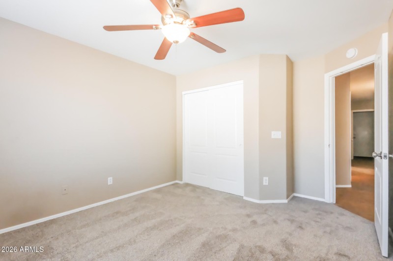 016-photo-bedroom-15048056