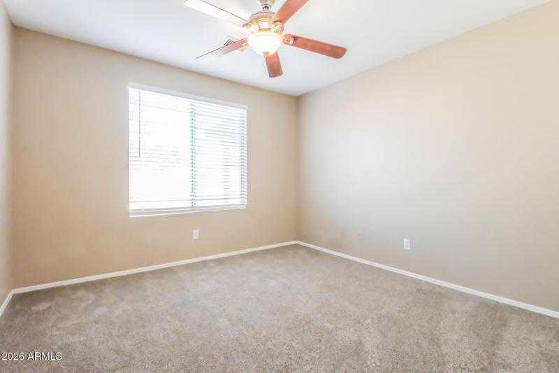 017-photo-bedroom-15048065