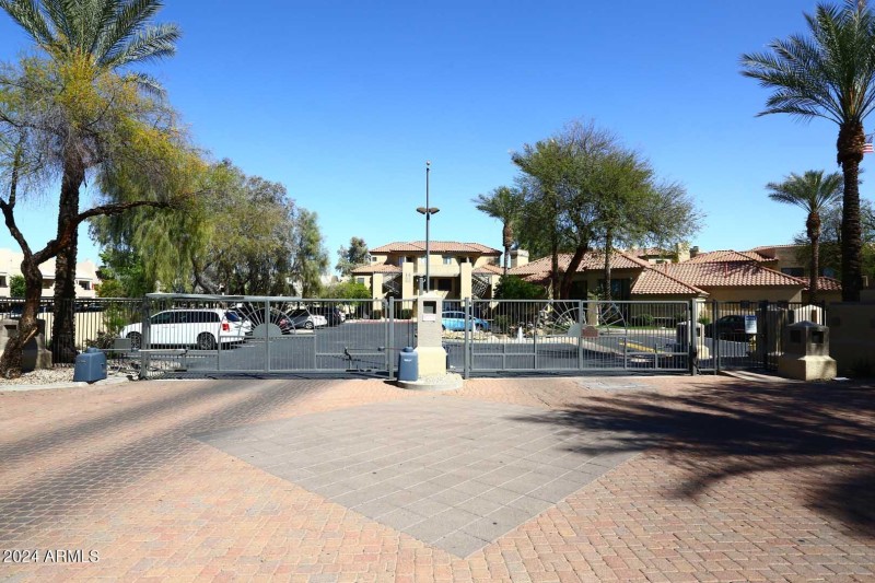 Tuscany Villas-Gated Entry