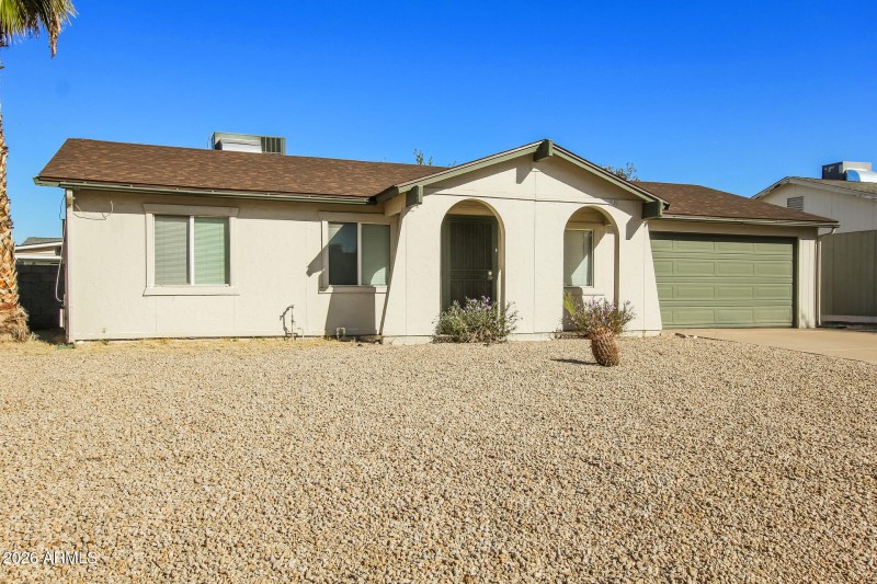 003-photo-front-view-14939531