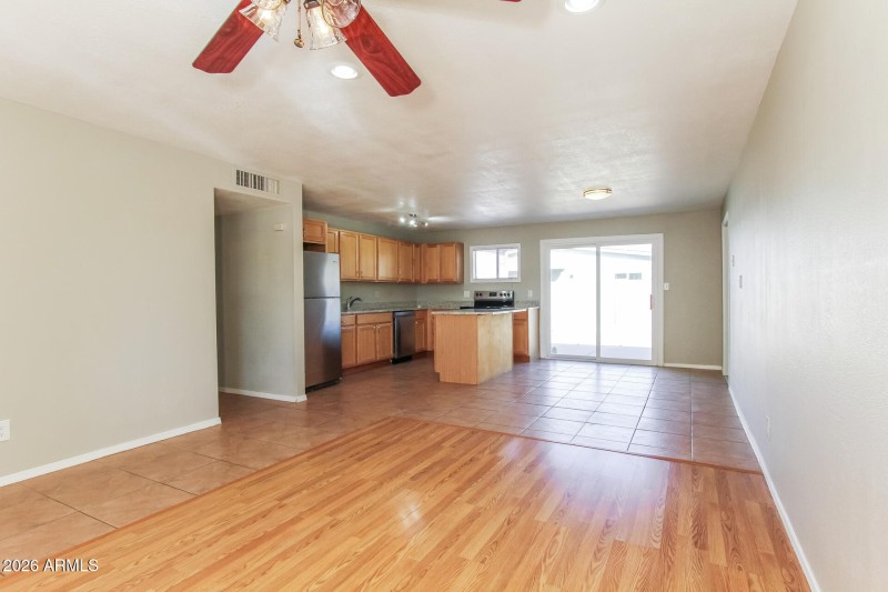 005-photo-living-room-14939533