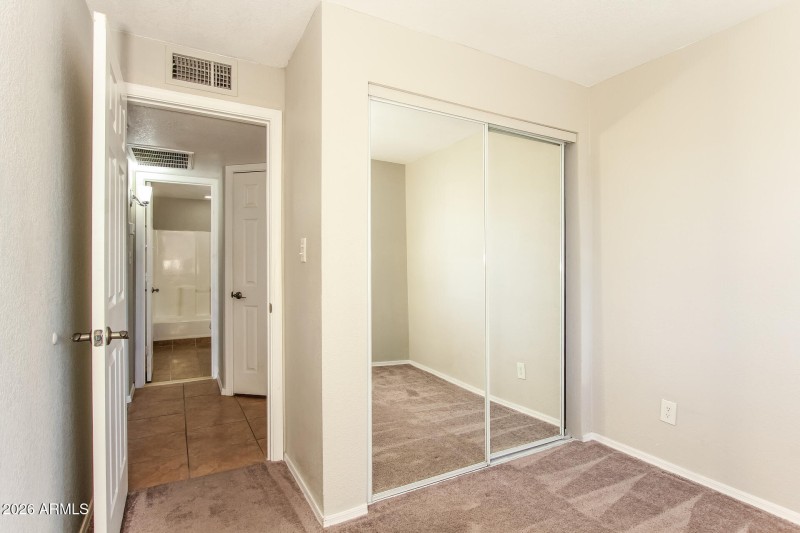 012-photo-bedroom-14939521