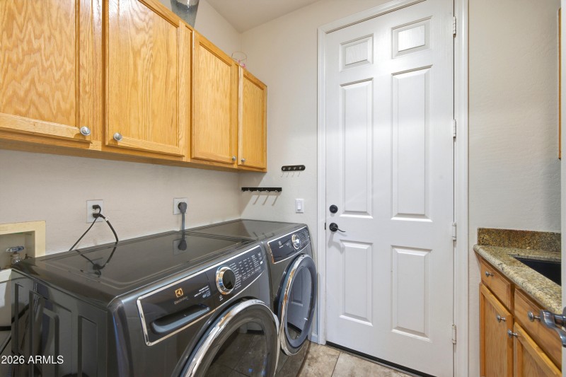 24_3ca16333-c535-42ea-9c8e-942e2d6f48b3