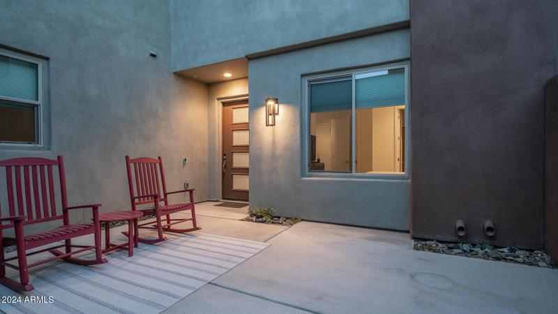 Private Courtyard Entryway