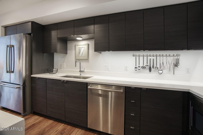 200 W PORTLAND ST 822