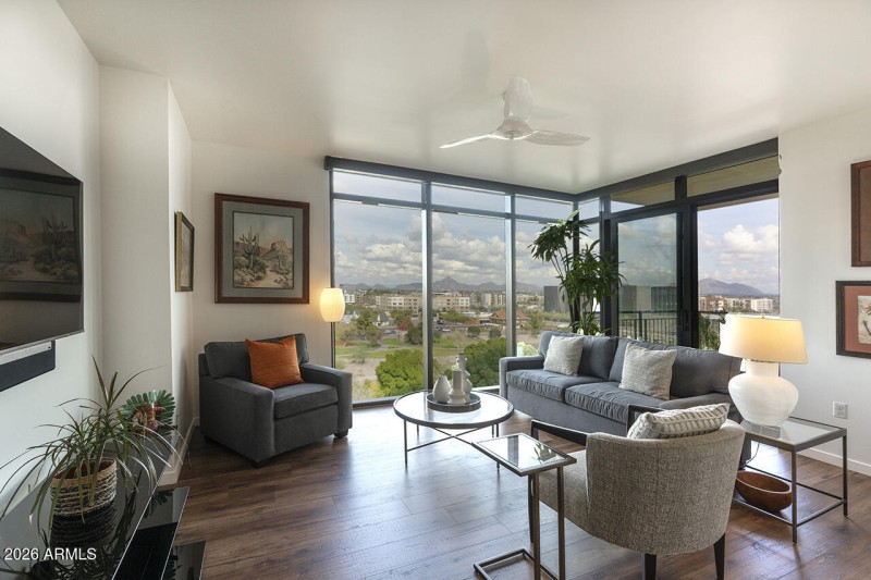 200 W PORTLAND ST 822