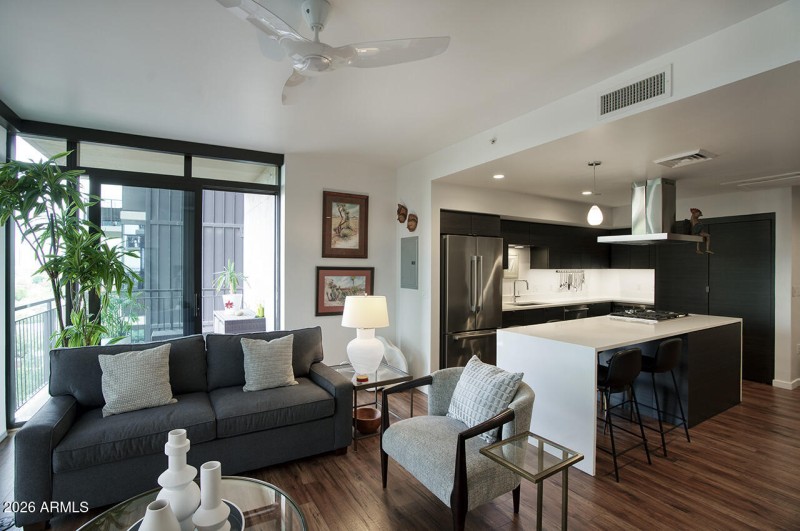 200 W PORTLAND ST 822