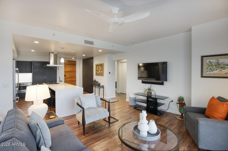 200 W PORTLAND ST 822