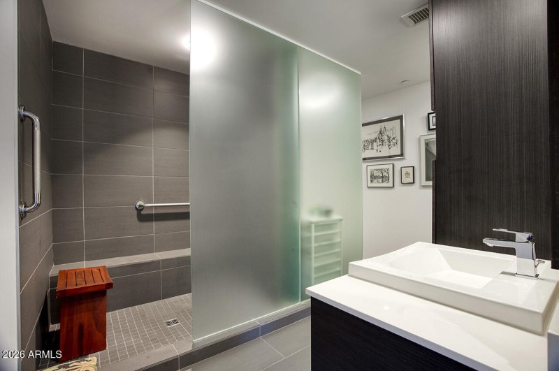 200 W PORTLAND ST 822