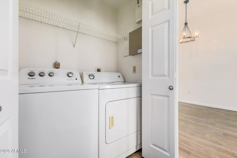 Washer/Dryer included