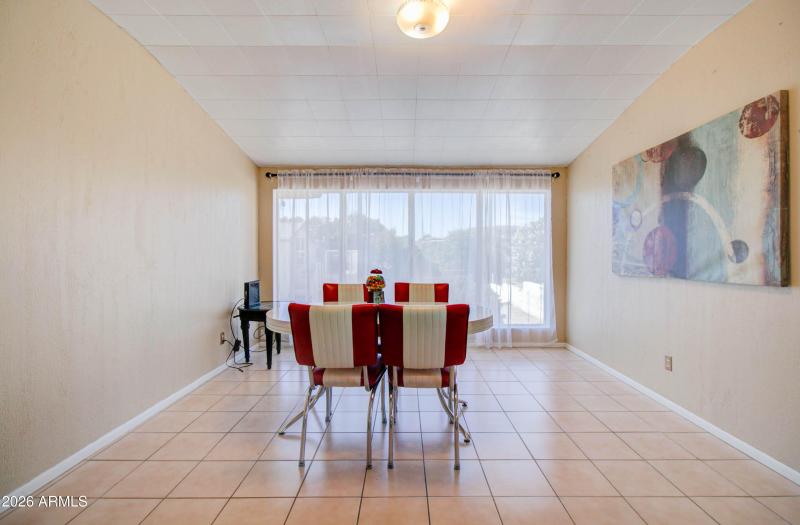 877 E Sycamore St - Bird-19