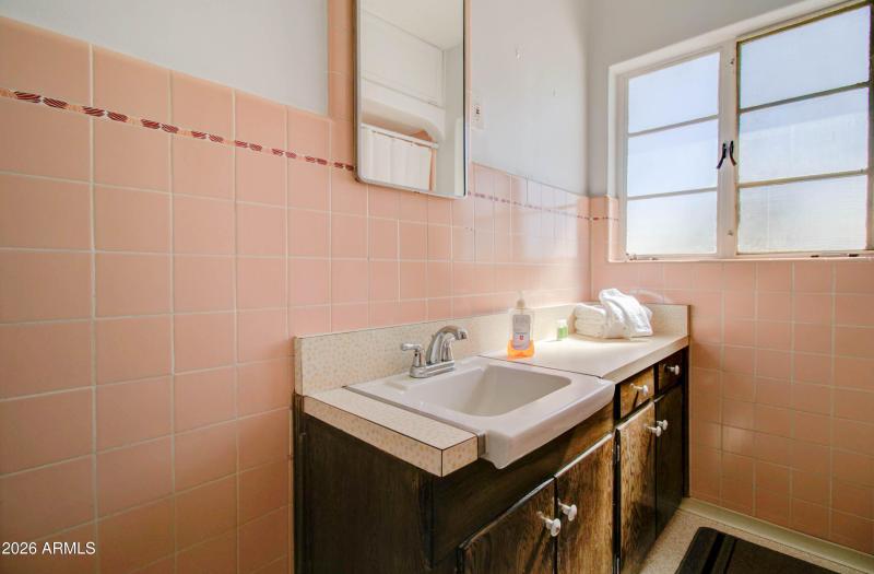 877 E Sycamore St - Bird-25