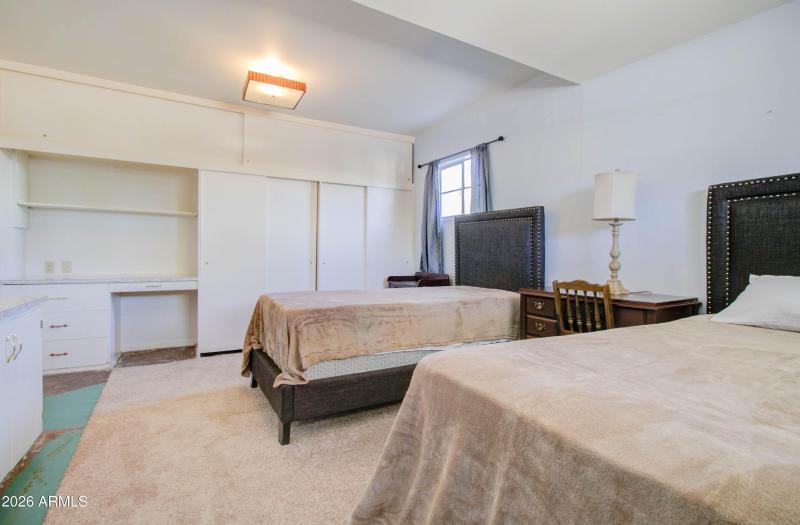 877 E Sycamore St - Bird-29