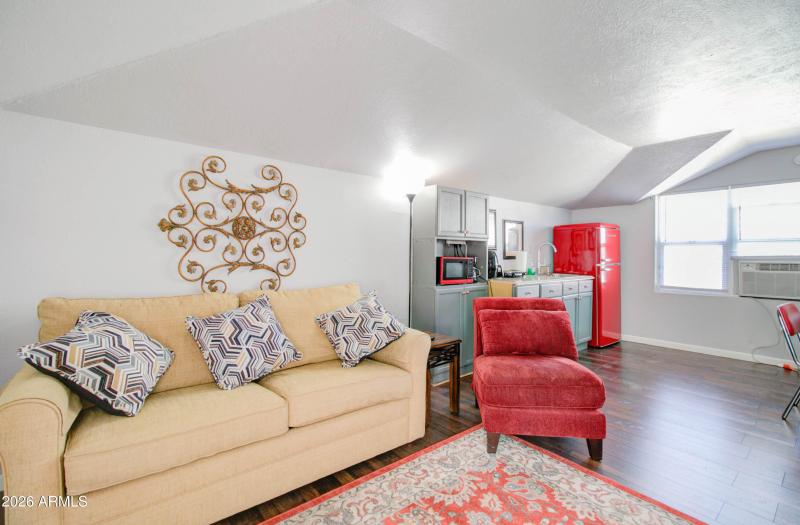 877 E Sycamore St - Bird-33