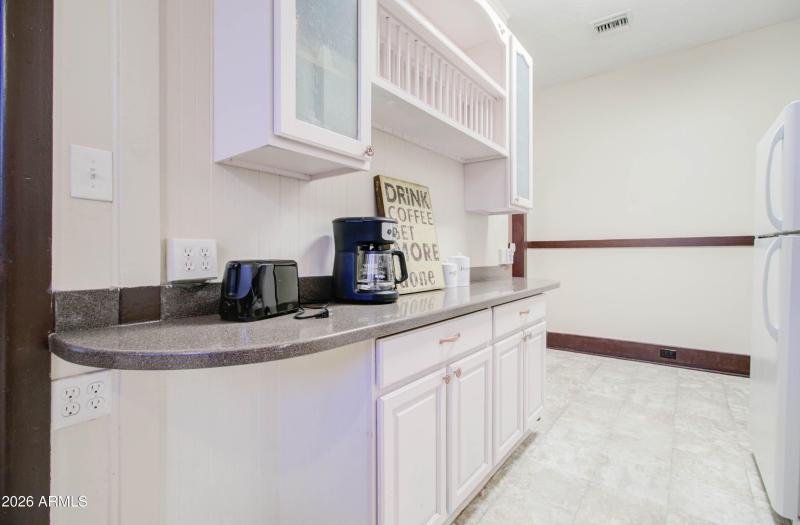 385 S Broad St Interior-11