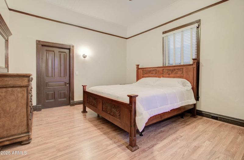 385 S Broad St Interior-19