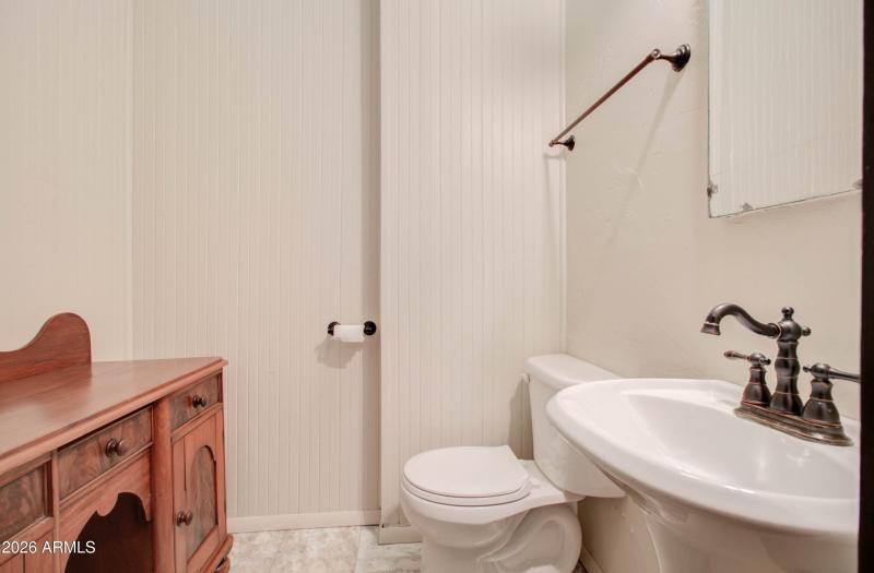 385 S Broad St Interior-20