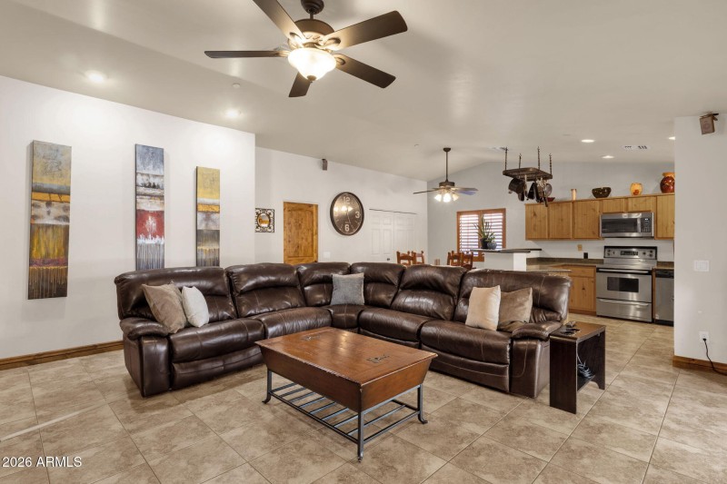 11-web-or-mls-17410-e-santa-rosa-ln