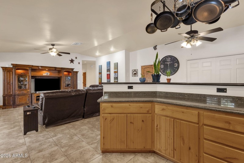 16-web-or-mls-17410-e-santa-rosa-ln