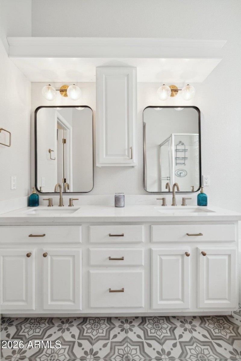 16-web-or-mls-1594-e-megan-st