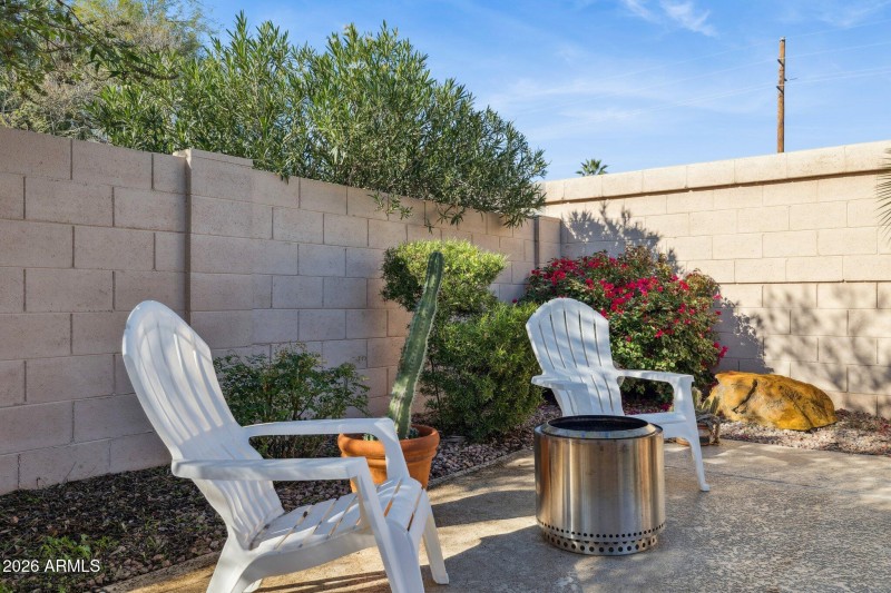 29-web-or-mls-1594-e-megan-st