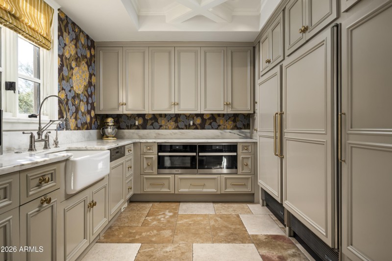 Back Kitchen with Pantry Access