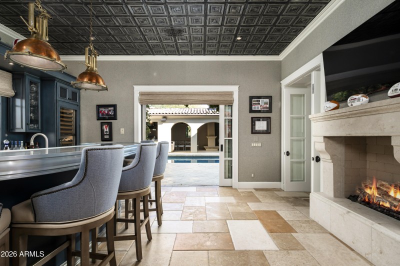 Wet Bar Access to Courtyard