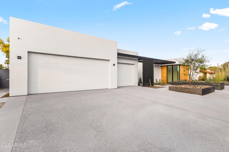 FRONT + 3 CAR TEMP. CONTROLLED GARAGE