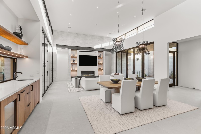 MAIN LIVING - VIEW II