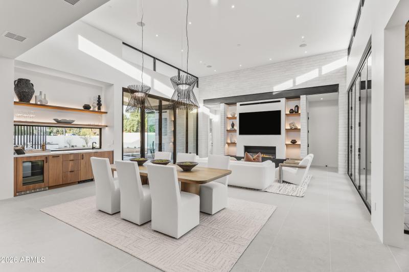 MAIN LIVING - VIEW III