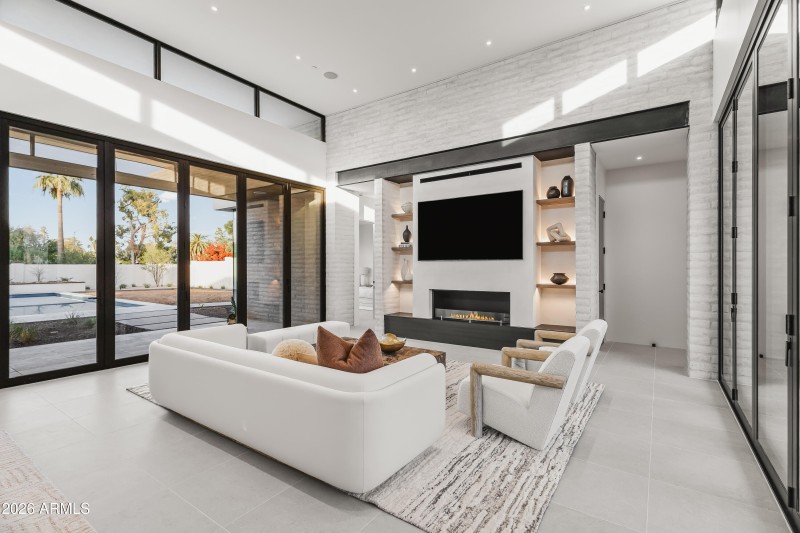 MAIN LIVING - VIEW IV