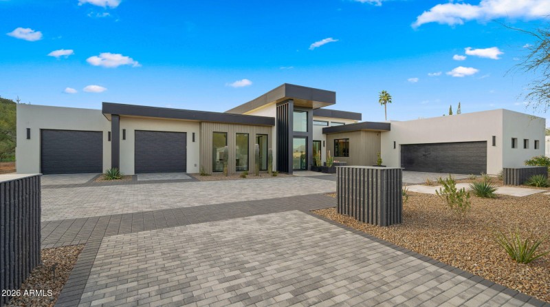 8-web-or-mls-Front yard4